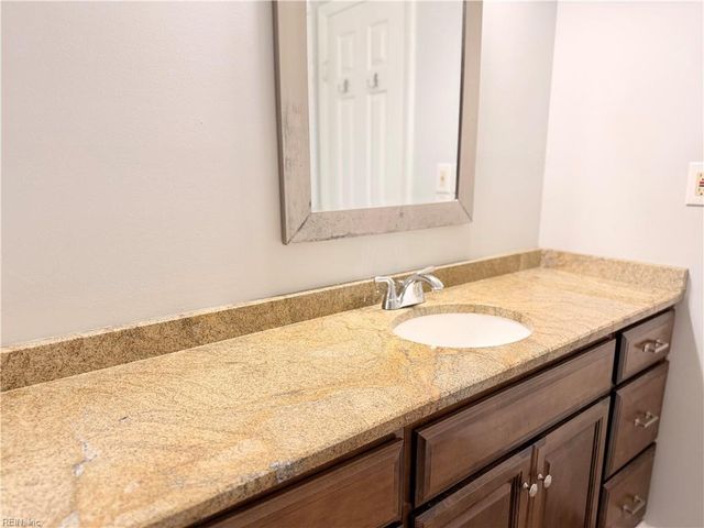 11 Penzance CIR, Chesapeake, VA 23320