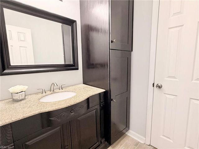 11 Penzance CIR, Chesapeake, VA 23320