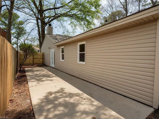 11 Penzance CIR, Chesapeake, VA 23320