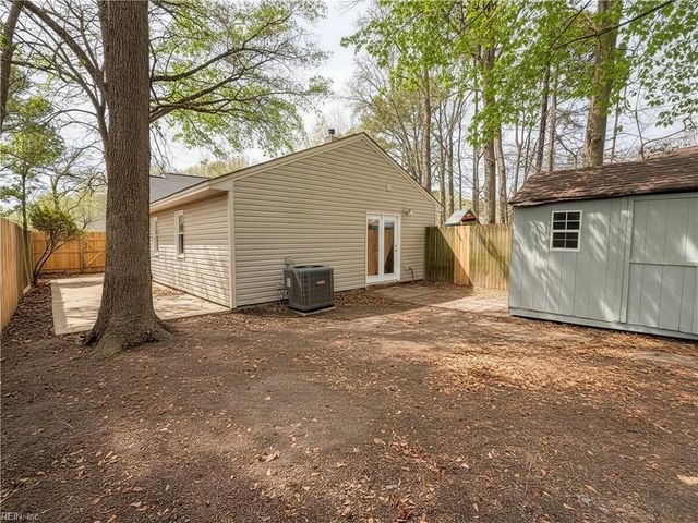 11 Penzance CIR, Chesapeake, VA 23320