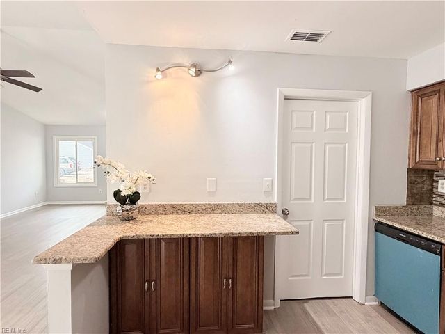 11 Penzance CIR, Chesapeake, VA 23320