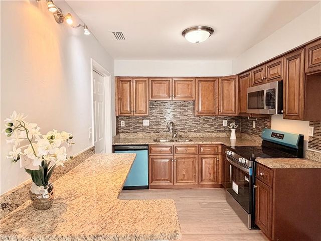 11 Penzance CIR, Chesapeake, VA 23320