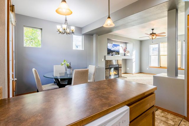 939 S Keller St, Kennewick, WA 99337