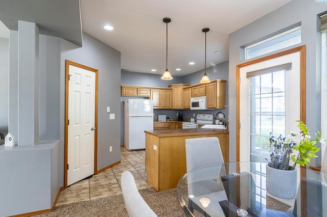939 S Keller St, Kennewick, WA 99337