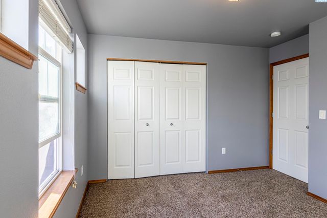 939 S Keller St, Kennewick, WA 99337