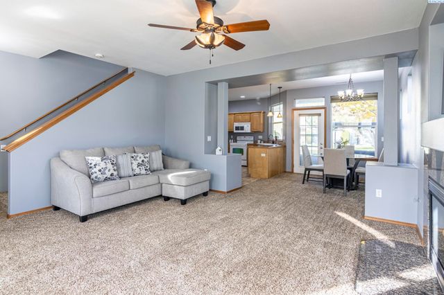 939 S Keller St, Kennewick, WA 99337