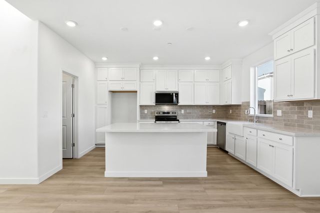 4338 Silver Moss St, Rancho Cordova, CA 95742