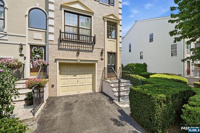 427 Hartford Drive 4028, Nutley, NJ 07110