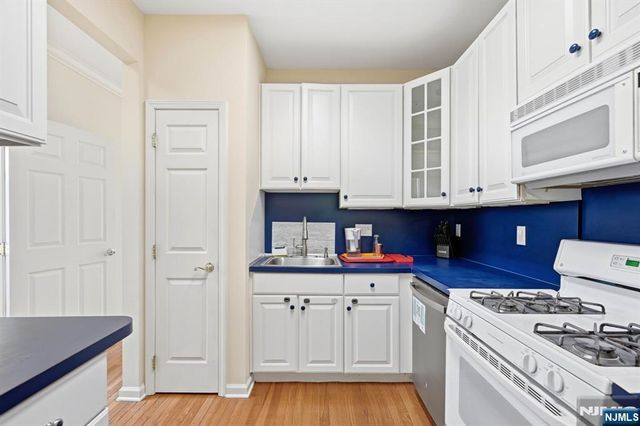 427 Hartford Drive 4028, Nutley, NJ 07110