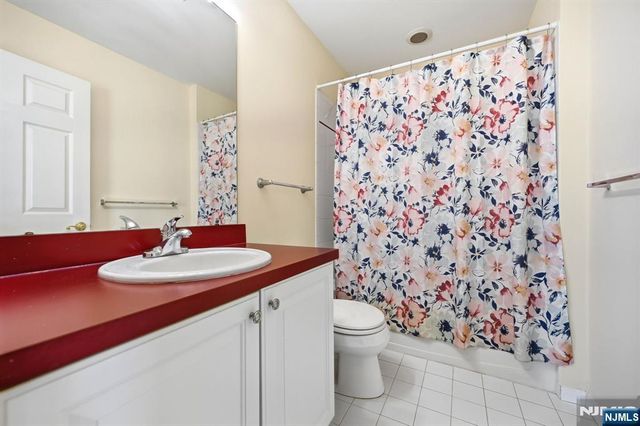 427 Hartford Drive 4028, Nutley, NJ 07110