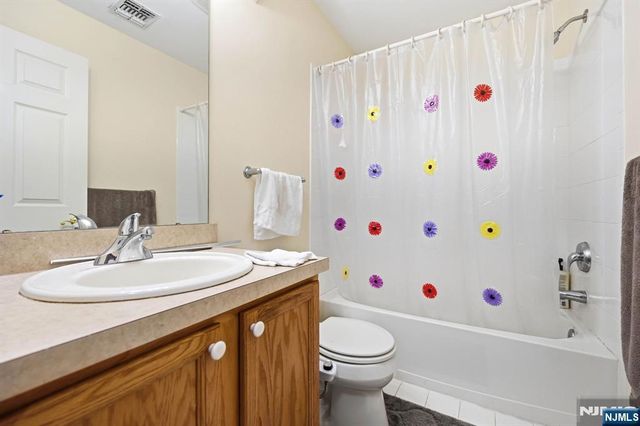 427 Hartford Drive 4028, Nutley, NJ 07110