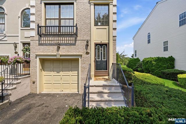 427 Hartford Drive 4028, Nutley, NJ 07110