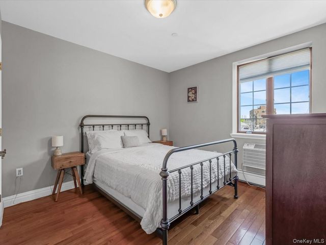 2525 Newtown Avenue 5D, Astoria, NY 11102