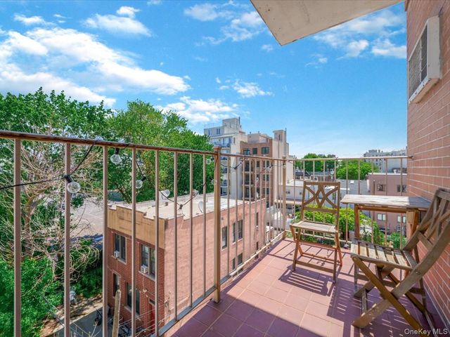 2525 Newtown Avenue 5D, Astoria, NY 11102