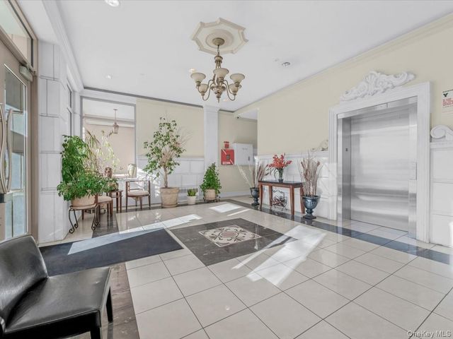 2525 Newtown Avenue 5D, Astoria, NY 11102