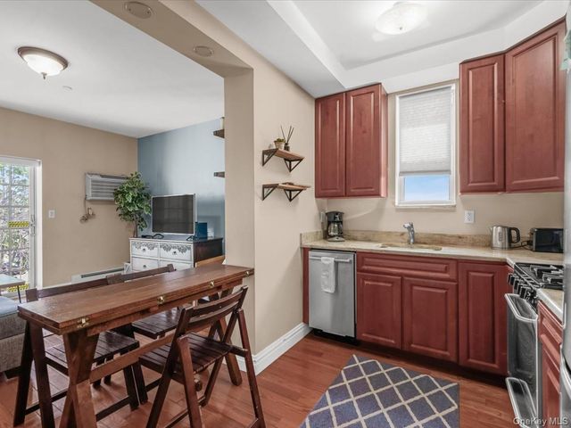2525 Newtown Avenue 5D, Astoria, NY 11102