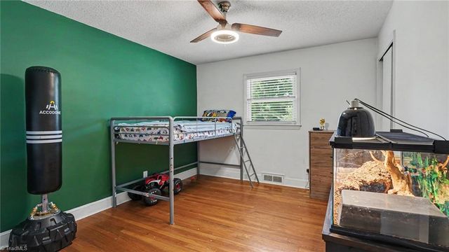 4131 GRACEMONT Drive, Winston-salem, NC 27106