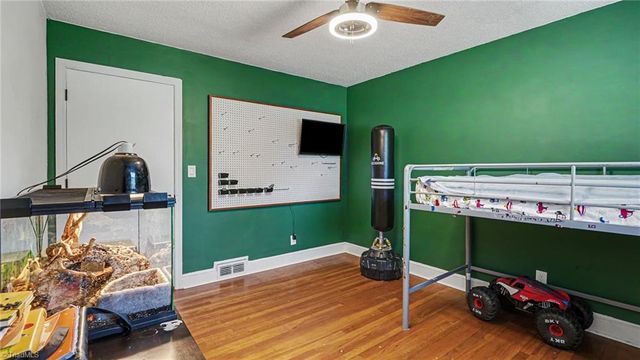 4131 GRACEMONT Drive, Winston-salem, NC 27106