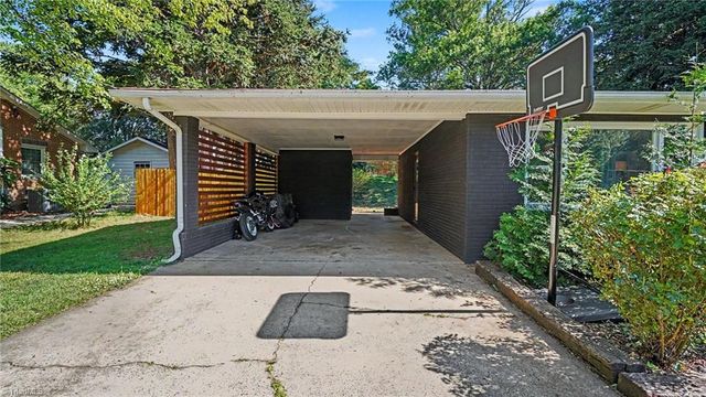 4131 GRACEMONT Drive, Winston-salem, NC 27106