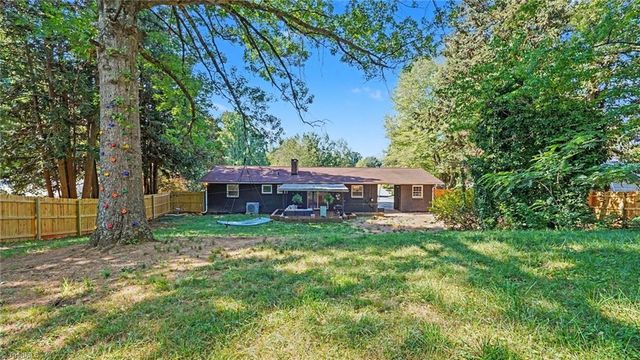 4131 GRACEMONT Drive, Winston-salem, NC 27106