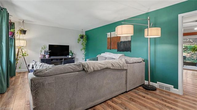 4131 GRACEMONT Drive, Winston-salem, NC 27106