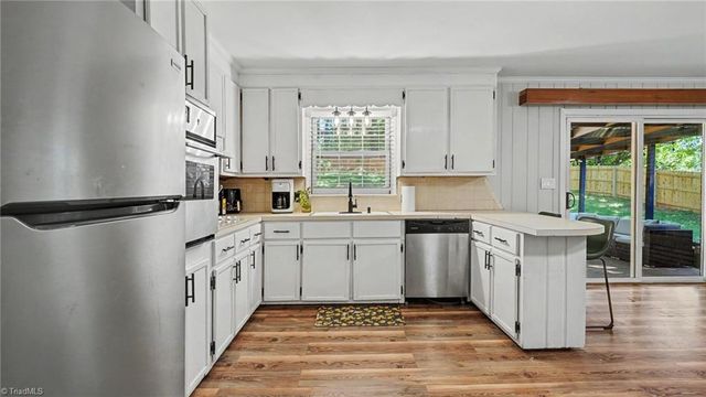 4131 GRACEMONT Drive, Winston-salem, NC 27106