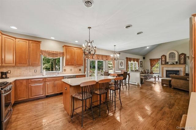 48 Greenwich Avenue, Central Valley, NY 10917