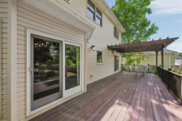 48 Greenwich Avenue, Central Valley, NY 10917