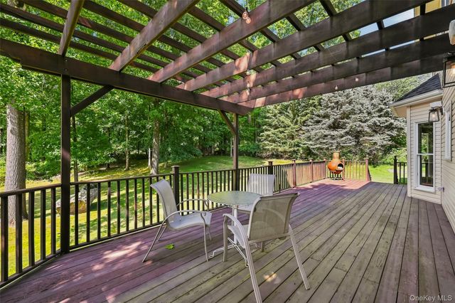 48 Greenwich Avenue, Central Valley, NY 10917