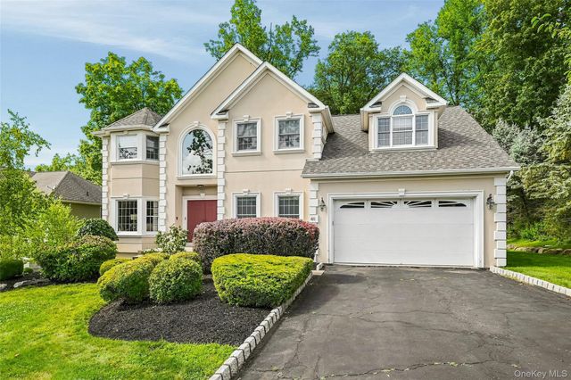 48 Greenwich Avenue, Central Valley, NY 10917