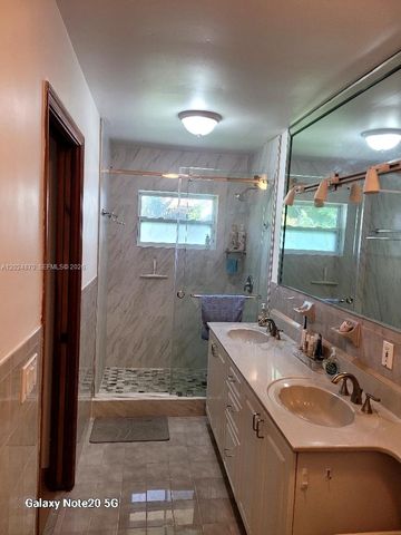 9114 SW 163rd Ter, Palmetto Bay, FL 33157