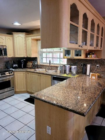 9114 SW 163rd Ter, Palmetto Bay, FL 33157