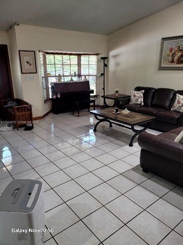 9114 SW 163rd Ter, Palmetto Bay, FL 33157