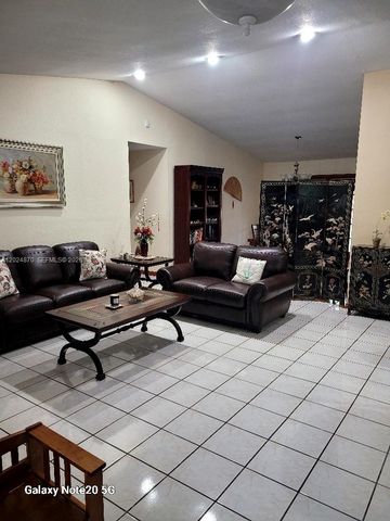 9114 SW 163rd Ter, Palmetto Bay, FL 33157