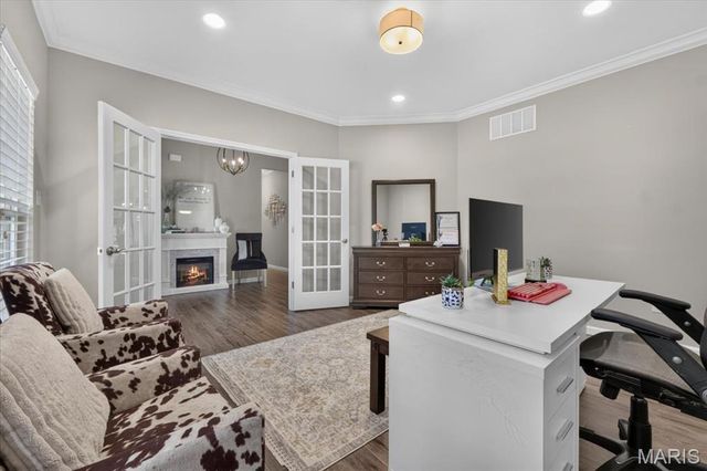 2385 Chemin Avenue, St Charles, MO 63301