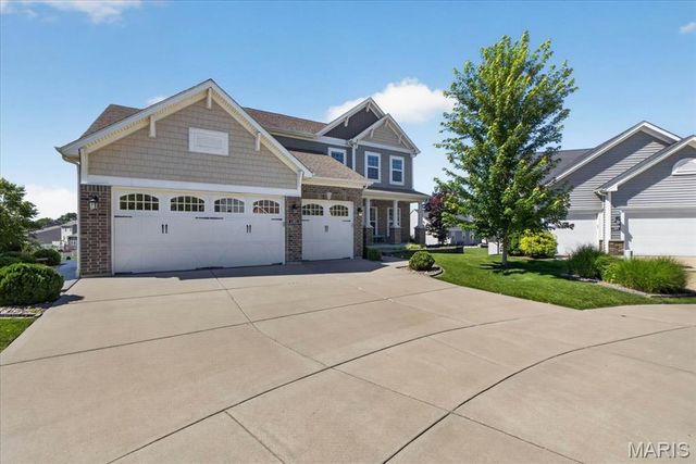 2385 Chemin Avenue, St Charles, MO 63301