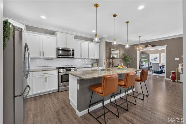 2385 Chemin Avenue, St Charles, MO 63301