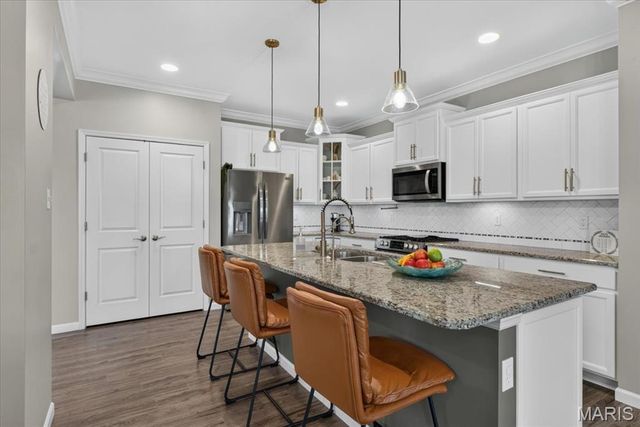 2385 Chemin Avenue, St Charles, MO 63301