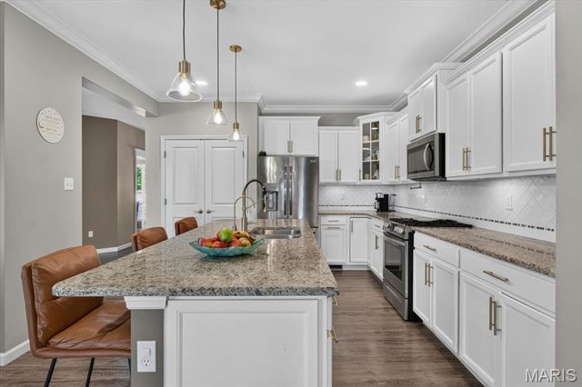 2385 Chemin Avenue, St Charles, MO 63301