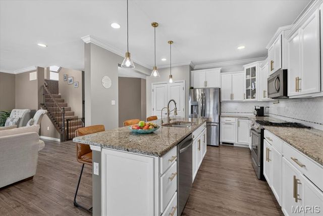 2385 Chemin Avenue, St Charles, MO 63301