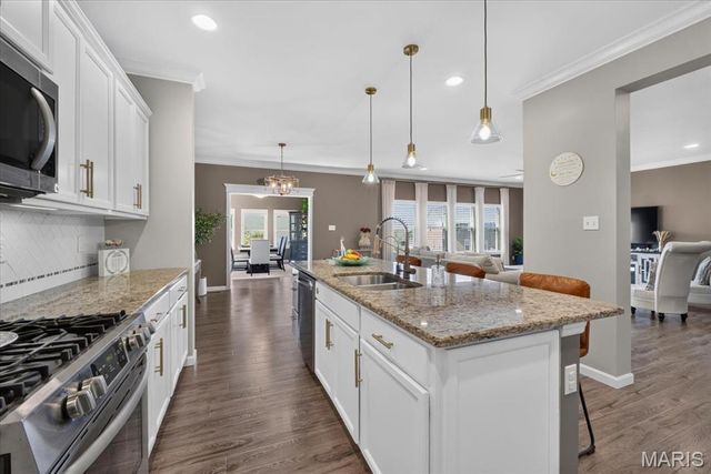 2385 Chemin Avenue, St Charles, MO 63301