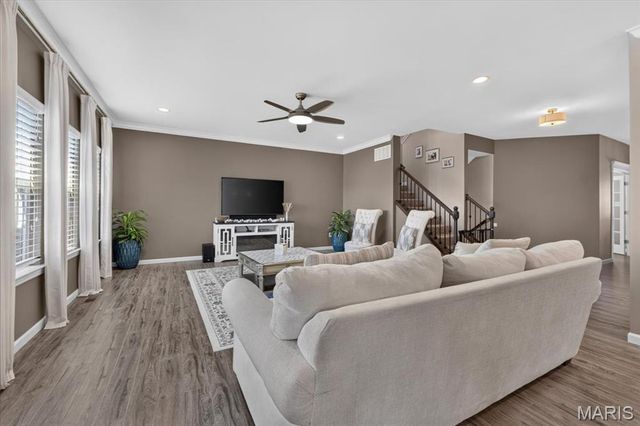 2385 Chemin Avenue, St Charles, MO 63301
