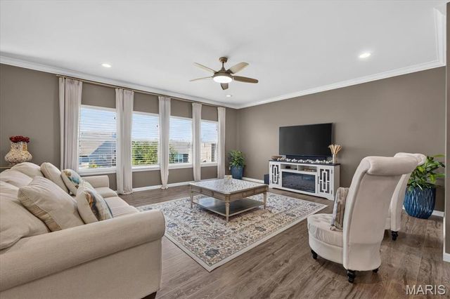 2385 Chemin Avenue, St Charles, MO 63301