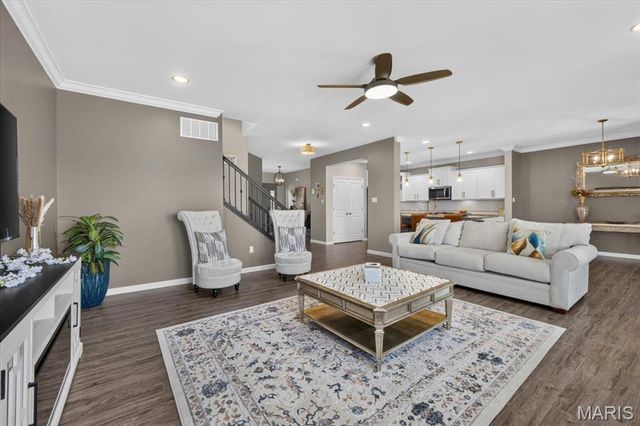2385 Chemin Avenue, St Charles, MO 63301