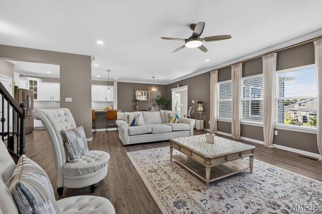 2385 Chemin Avenue, St Charles, MO 63301