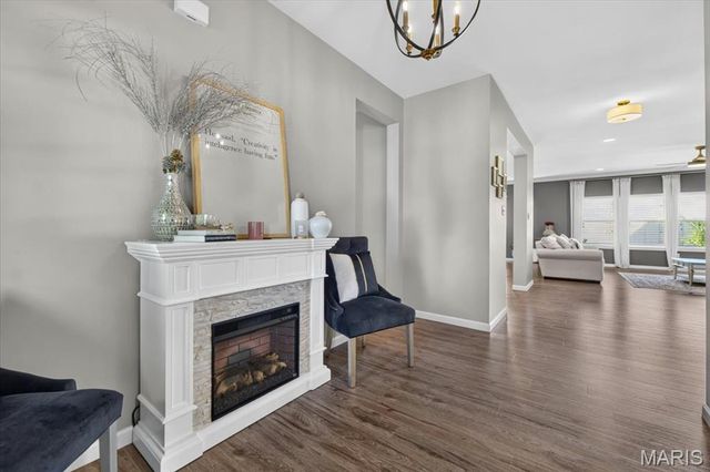 2385 Chemin Avenue, St Charles, MO 63301