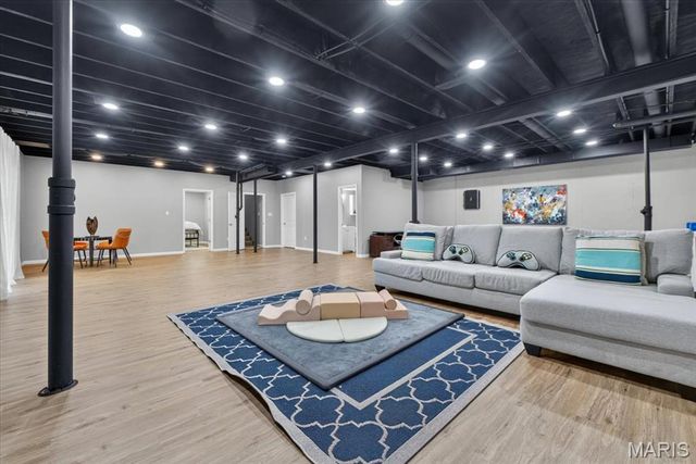 2385 Chemin Avenue, St Charles, MO 63301