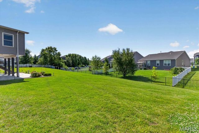 2385 Chemin Avenue, St Charles, MO 63301