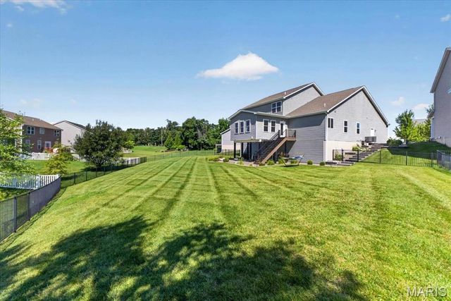 2385 Chemin Avenue, St Charles, MO 63301