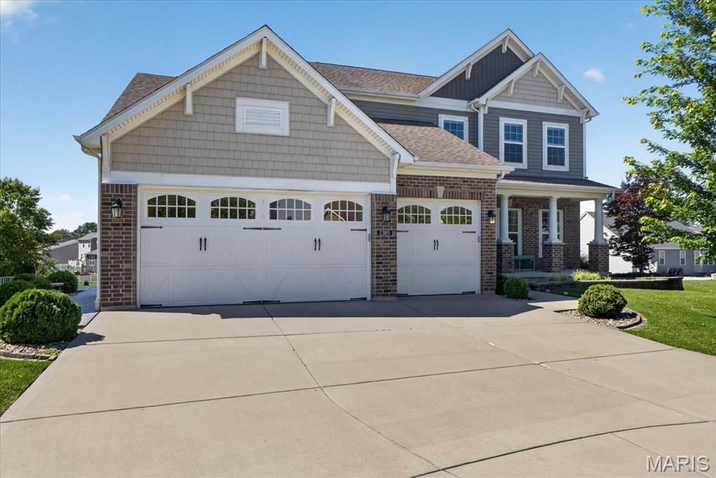 2385 Chemin Avenue, St Charles, MO 63301